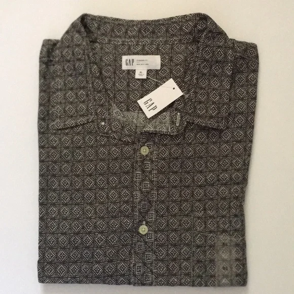 New GAP Men’s Straight Fit Button Up Short Sleeve Island Diamond Print Shirt - Picture 1 of 5